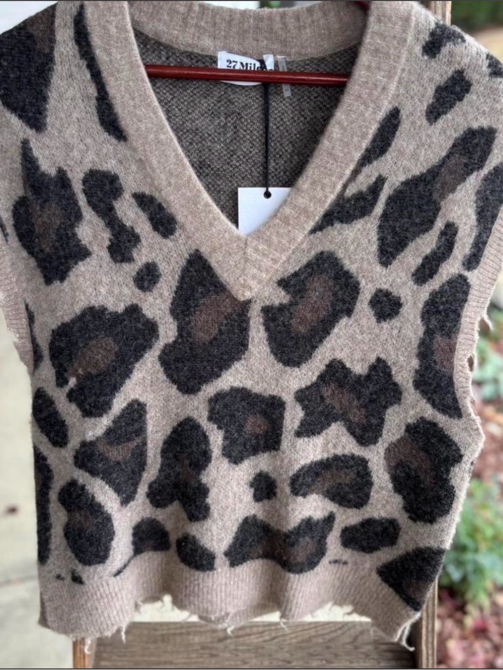 27 Miles Malibu Women's Beige and Black Leopard V-Neck Sweater Vest